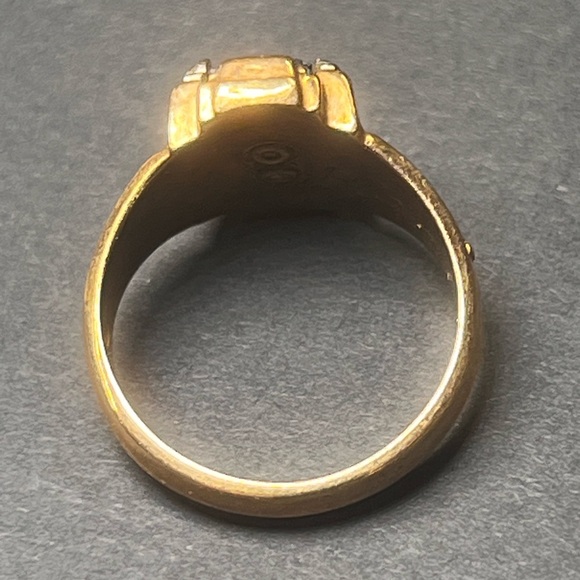 Josten 10K Emerald Eastern Eagles π¦
Class Ring π Elegant High School π« Luxury - Picture 7 of 16